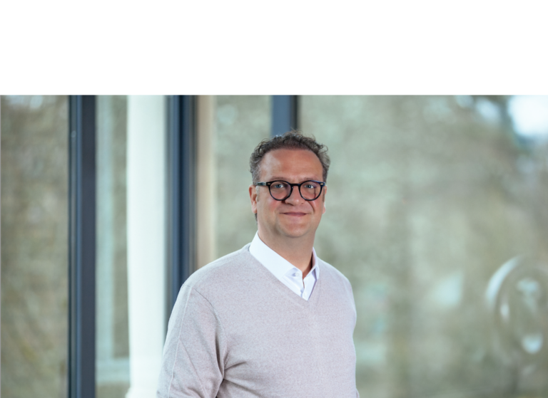 Claudio Bonelli, Geschäftsführer GRUNDUM Immobilien — Studio-Portrait
